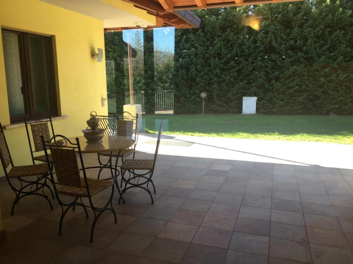 Villa Althea Ronago Esterno foto