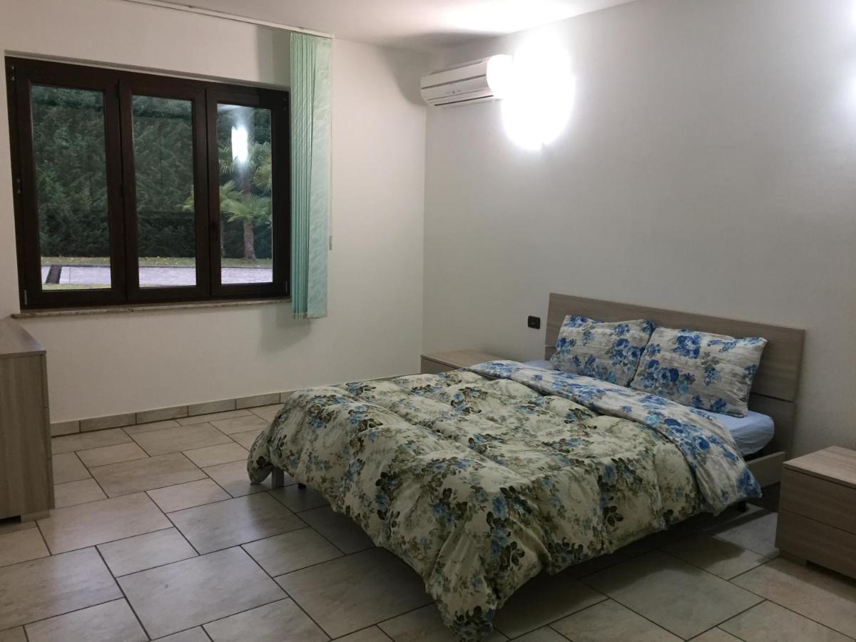Villa Althea Ronago Esterno foto