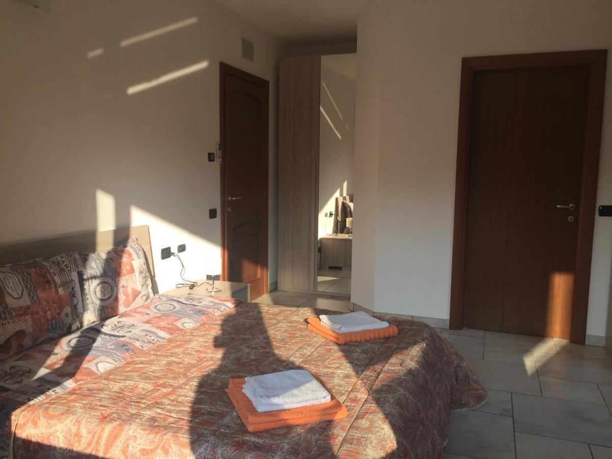 Villa Althea Ronago Esterno foto