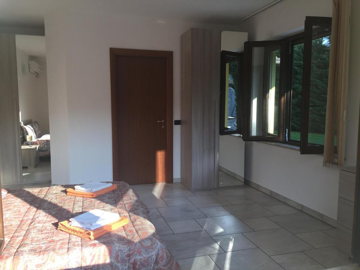 Villa Althea Ronago Esterno foto