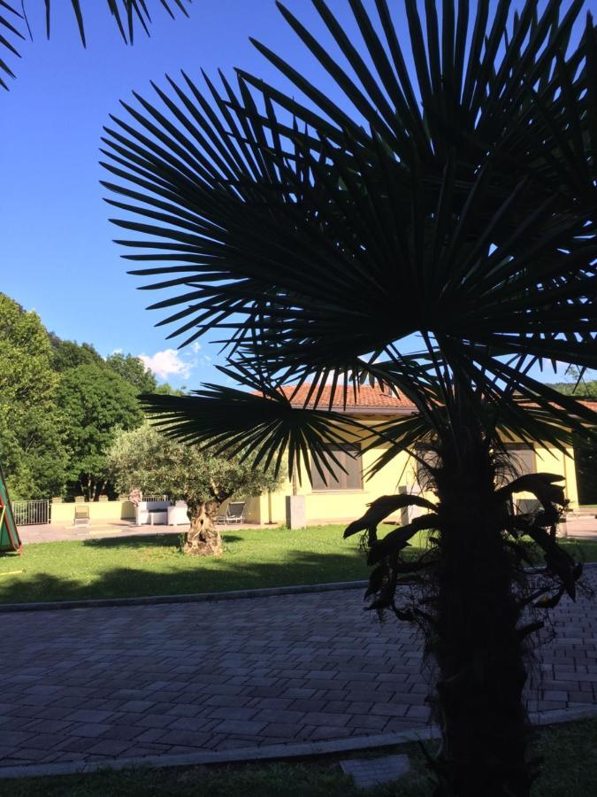 Villa Althea Ronago Esterno foto