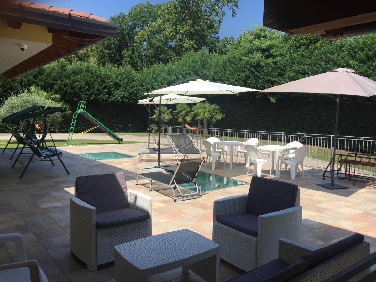 Villa Althea Ronago Esterno foto
